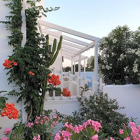 Sagma With Pool Aparthotel Perissa (Santorini)